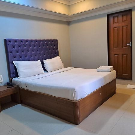 מומביי Hotel Cruz Royale מראה חיצוני תמונה