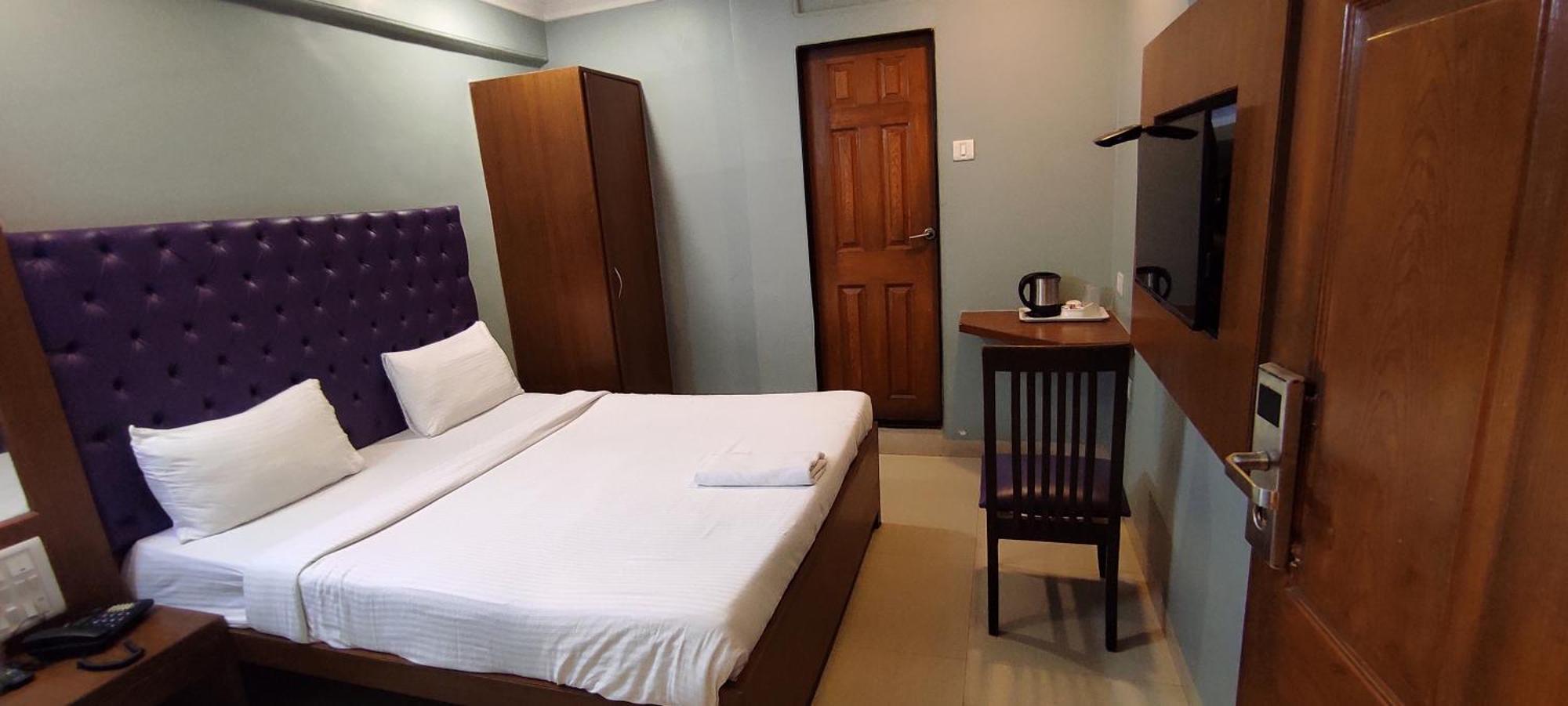 מומביי Hotel Cruz Royale מראה חיצוני תמונה